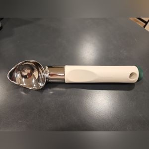Tupperware Ice Cream Scoop #3045 Heavy Duty White with Green Tip